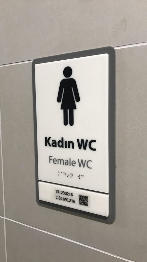 Braille kapı tabelası. Engelsiz yaşam a sizde destekte bulunun