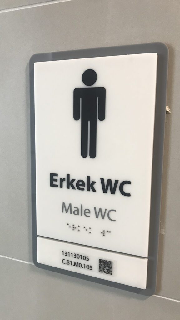 Braille kapı tabelası. Engelsiz yaşam a sizde destekte bulunun
