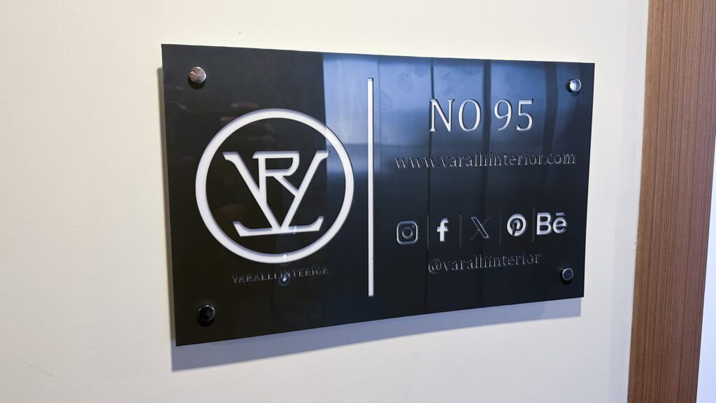 Dudullu Lazer oyma çift katmanlı Pleksi ofis kapı tabelası