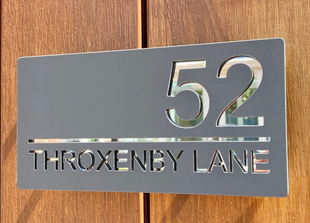 Aluminyum oyma ayna Pleksi kapı isimliği