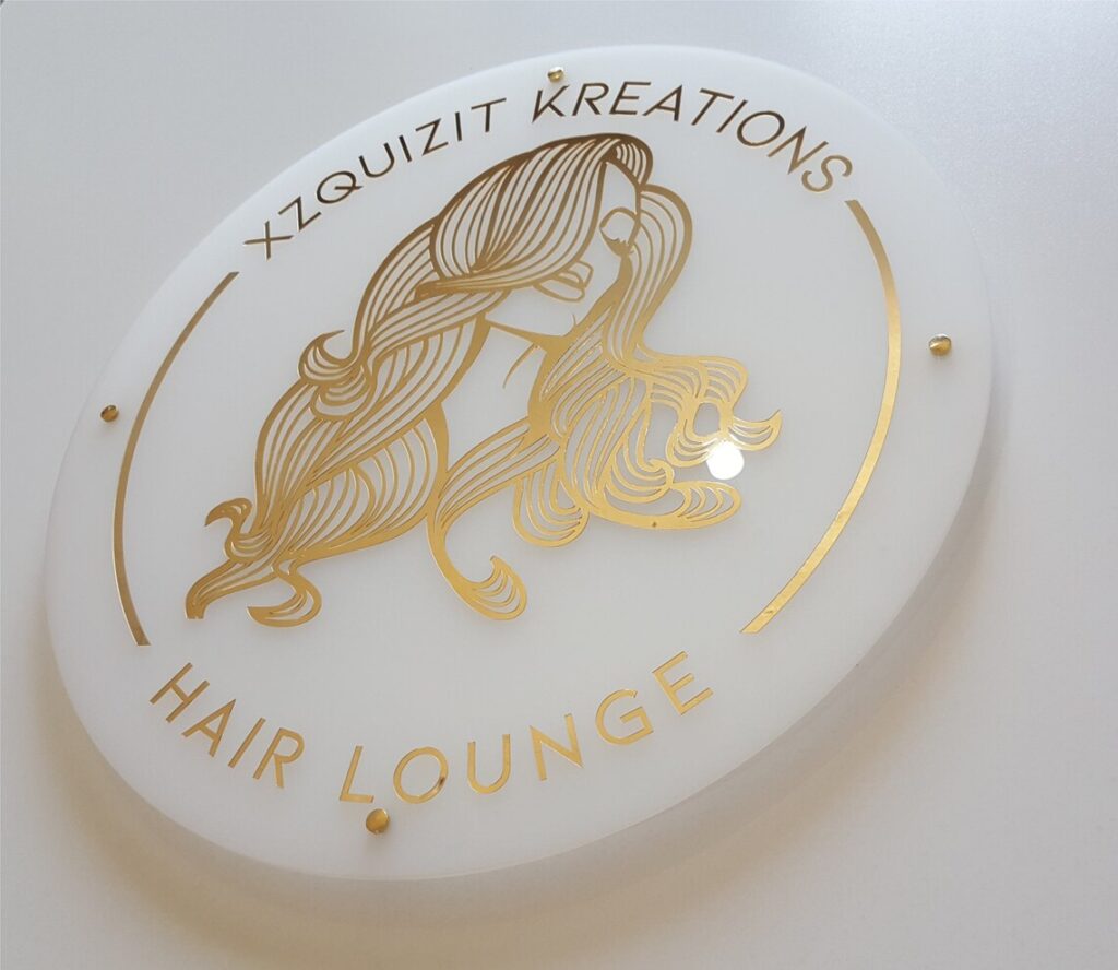 Dairesel altın yaldızlı ofis kapı tabelası