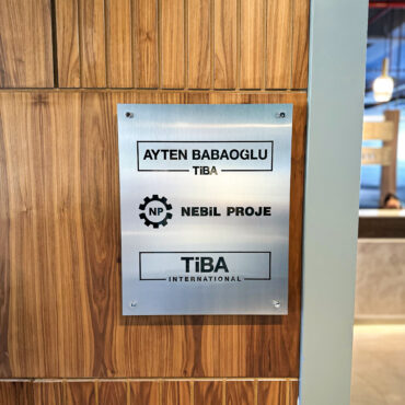 Paslanmaz kapı isimliği